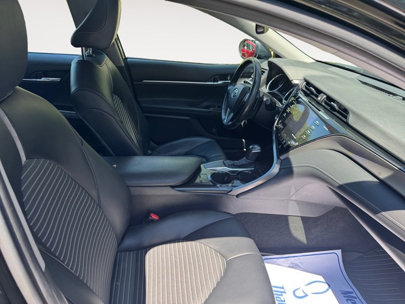 2020 Toyota Camry SE Auto