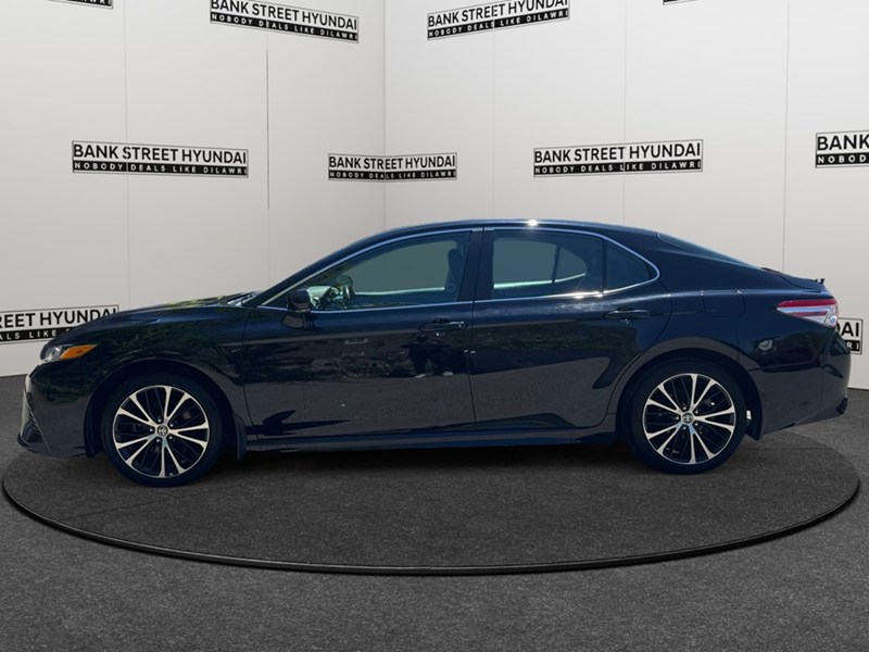 2020 Toyota Camry SE Auto