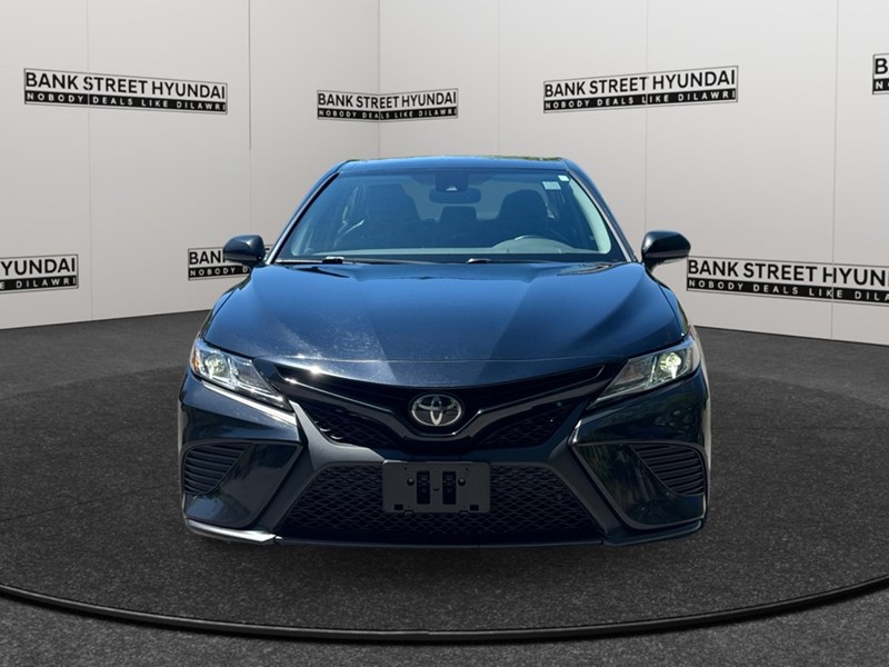 2020 Toyota Camry SE Auto